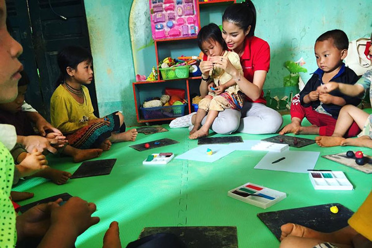 Vua om day HH Pham Huong di thien nguyen o Dien Bien-Hinh-10